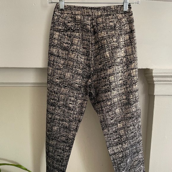 Forever 21 Black and Gold Cropped Pants - Picture 4 of 6